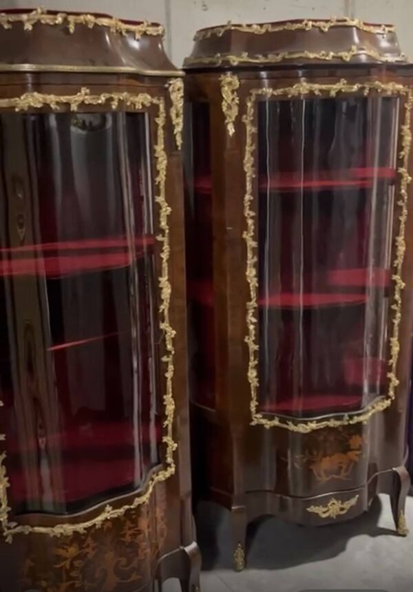 XIXe Siècle, Napoléon III, Paire De Vitrines Aux Bronzes'' Elégante paire d