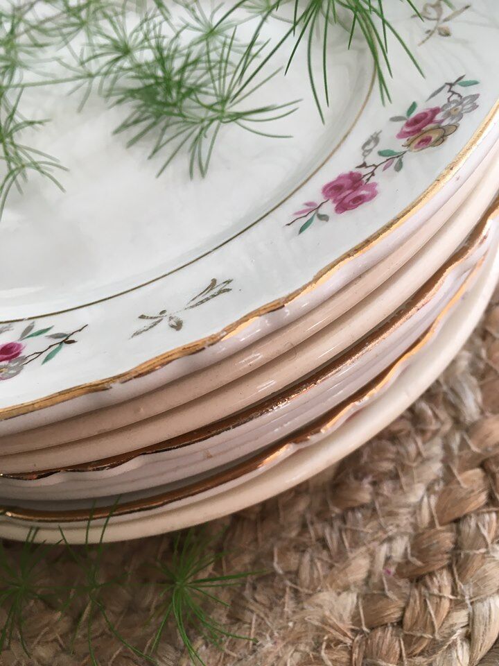 Set eight flowery dessert plates