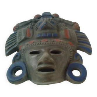 Wall decoration: pre-columbian mask in gray-black terracotta