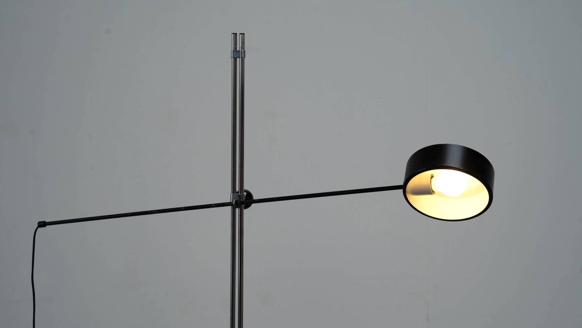 Lampe de sol architecturale par Reggiani