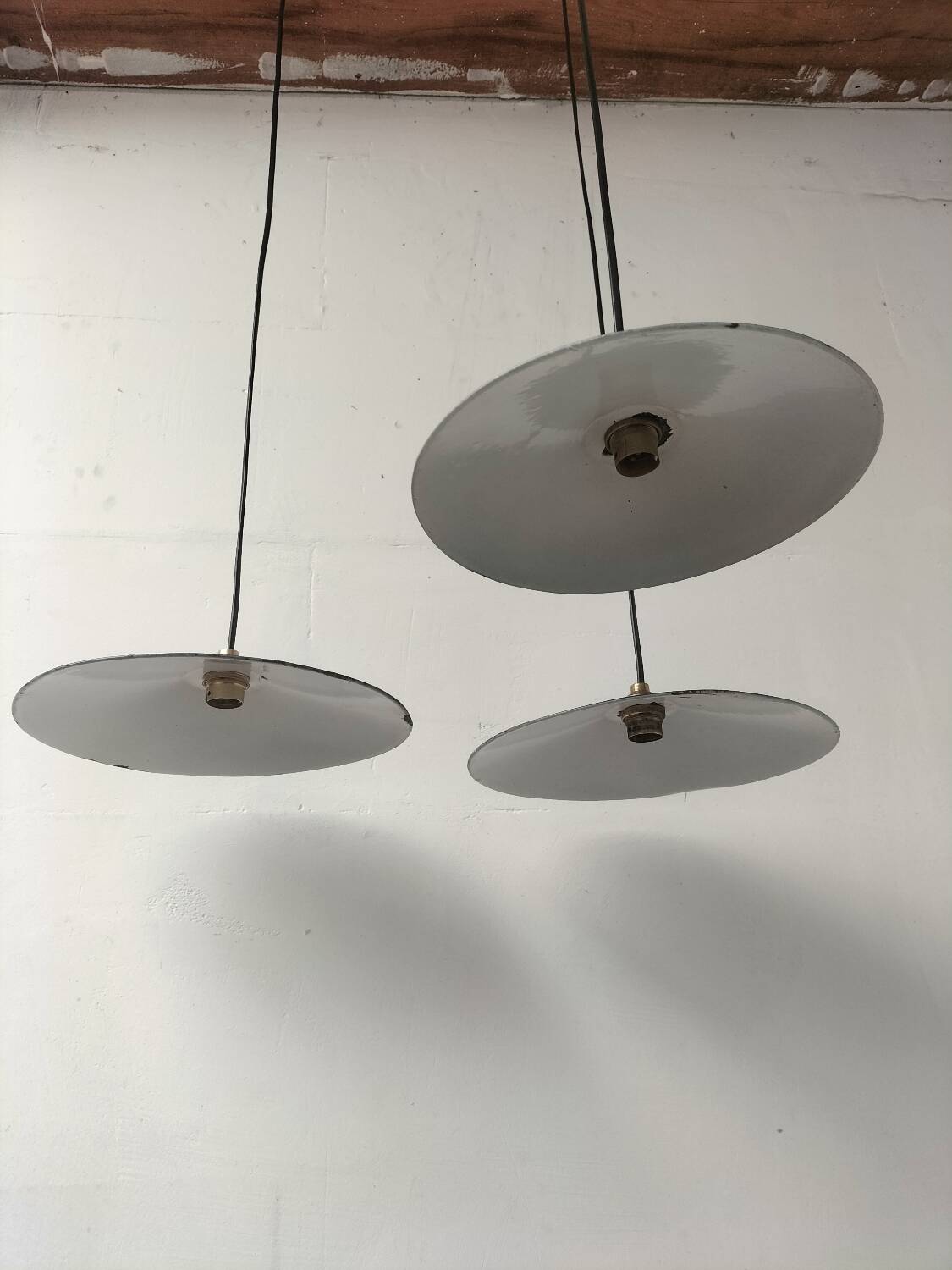 Enamelled sheet metal suspensions