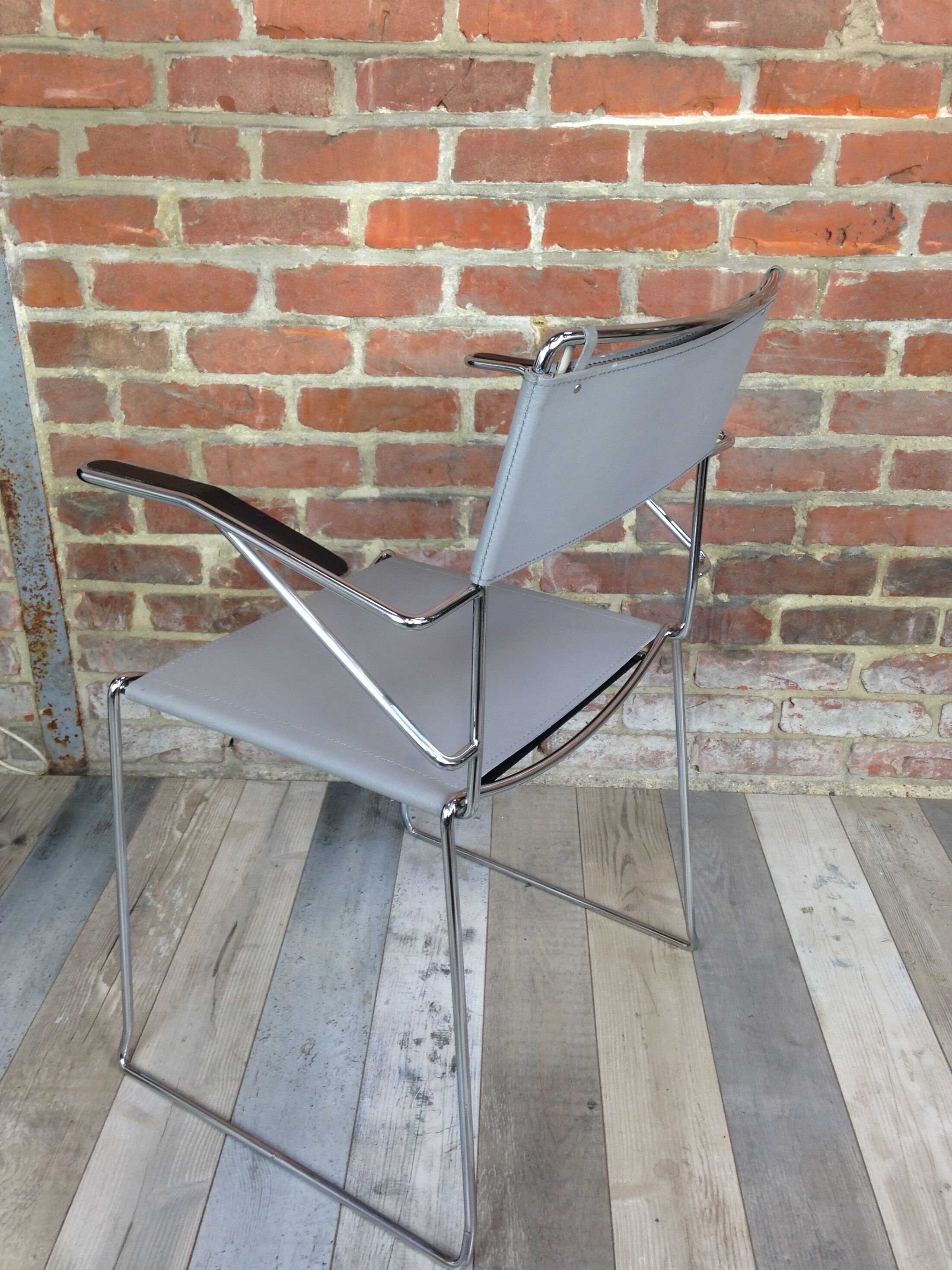 Lot of 4 Italian design chairs in leather and chrome