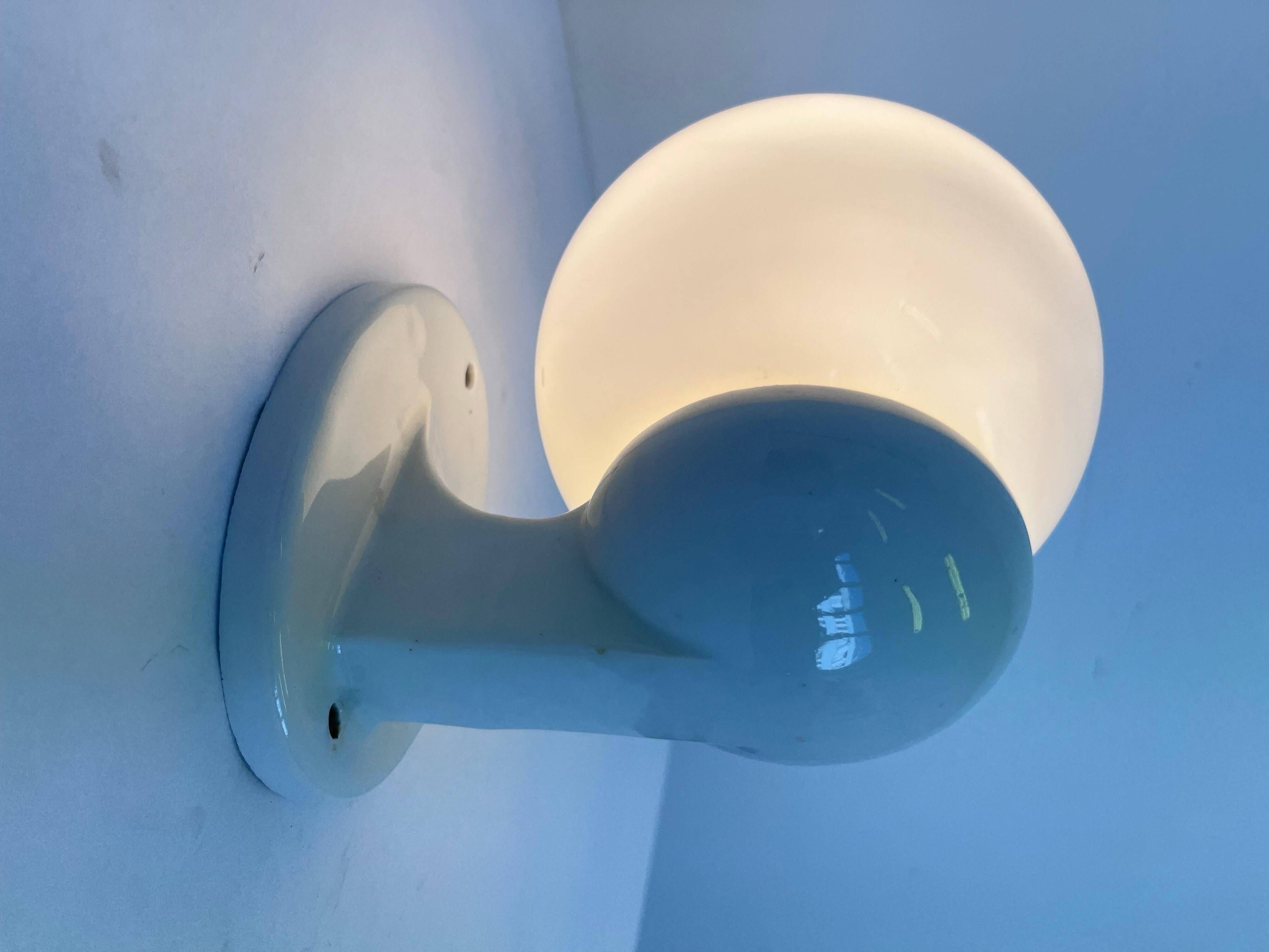 Pair of Bauhaus Wall Lamps in Porcelain and Glass - Design - 1930s