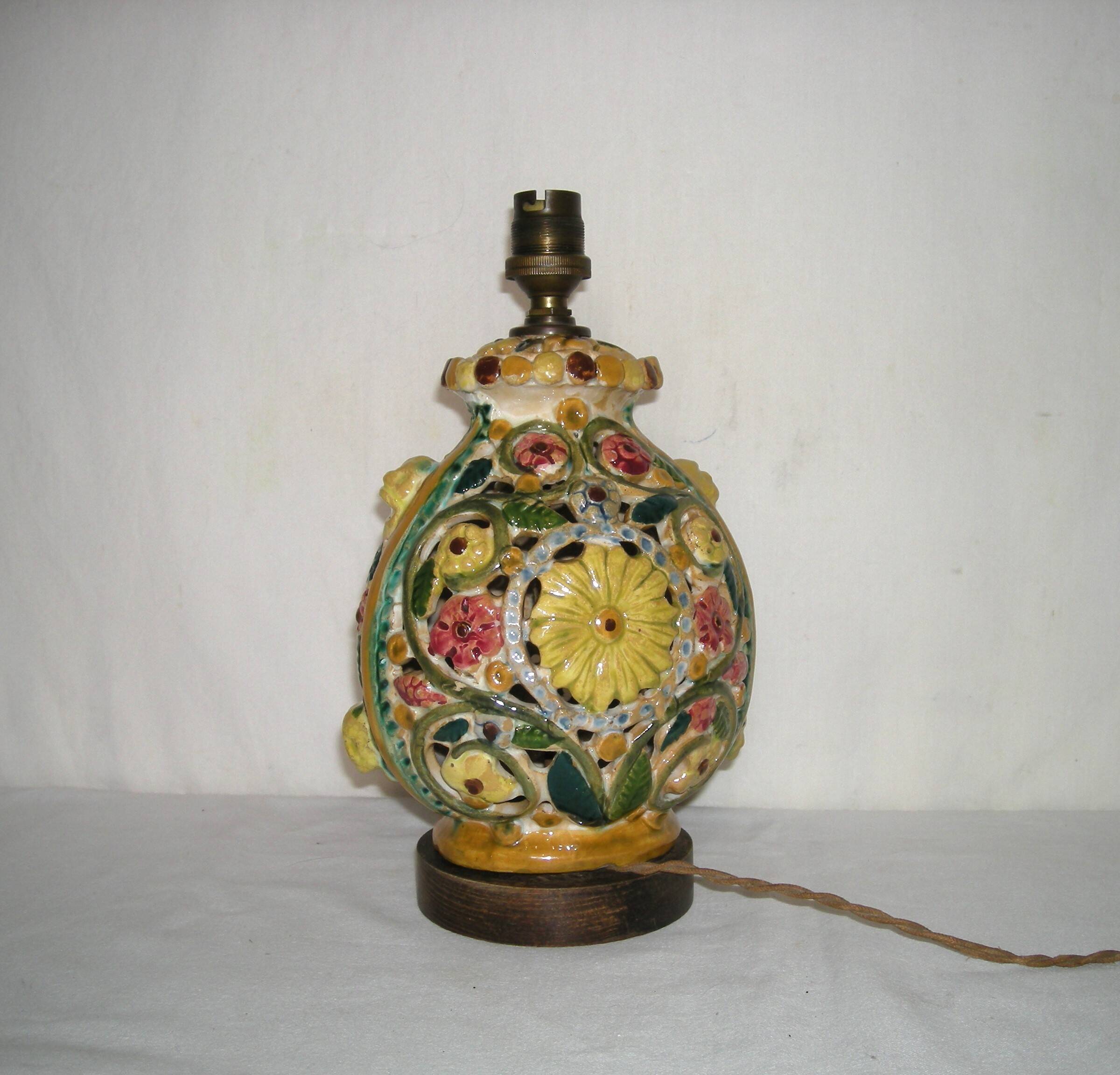 Openwork porcelain lamp base - Italy from the 1920s