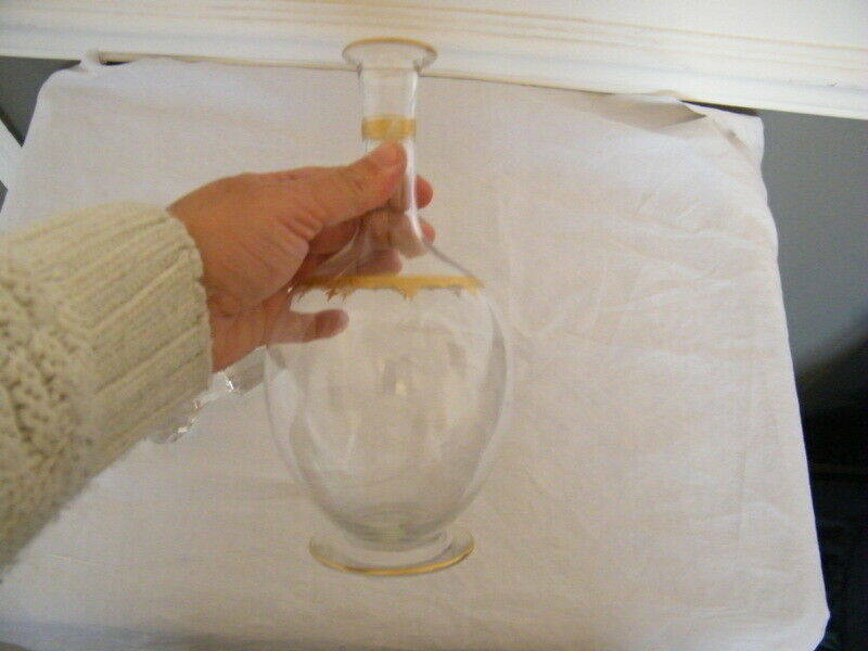 Crystal carafe decorated with gilded leafy interlacings by Saint Louis