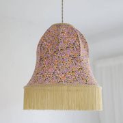 Suspension Armande forme "cloche" imprimée avec franges