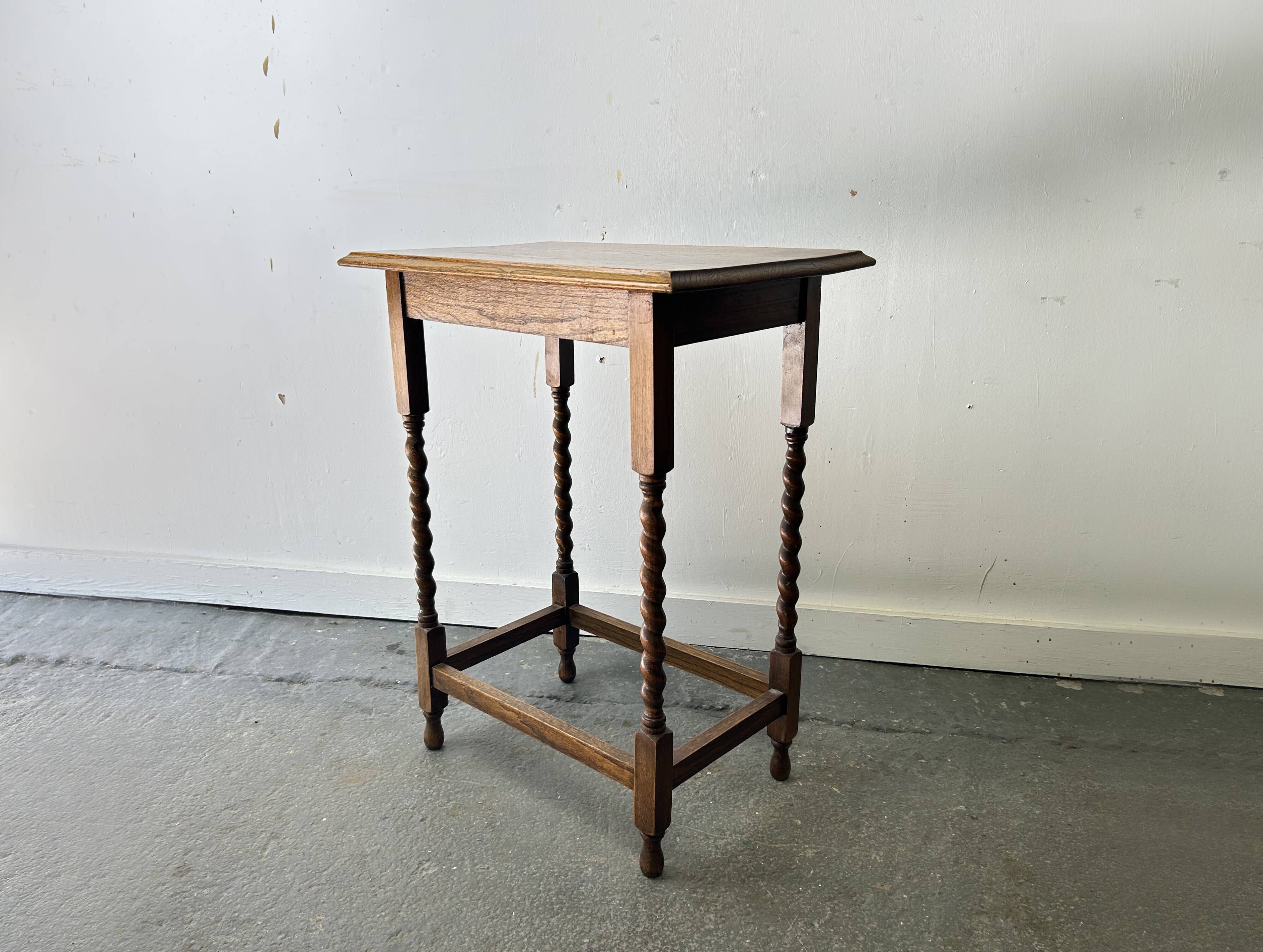 Antique Edwardian Oak Barley Twist Petite Occasional Side Table 1900s-1920s