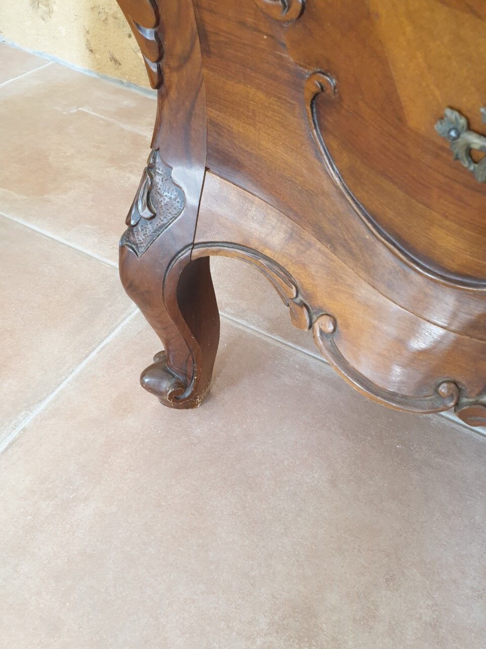 Louis XV-style commodity