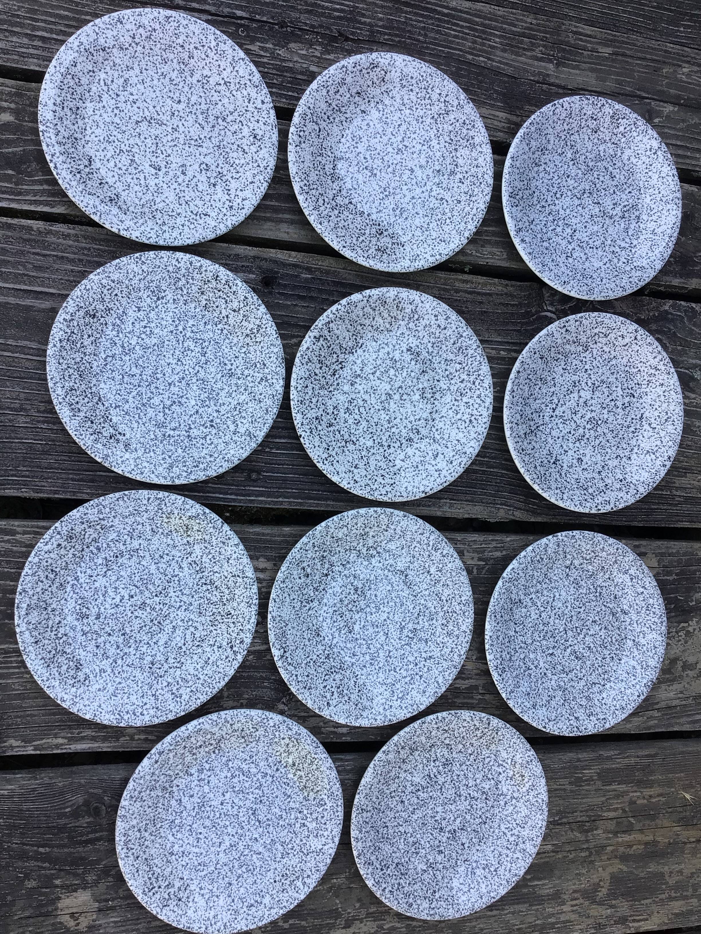 10 Grey-Black Speckled Dessert Plates
