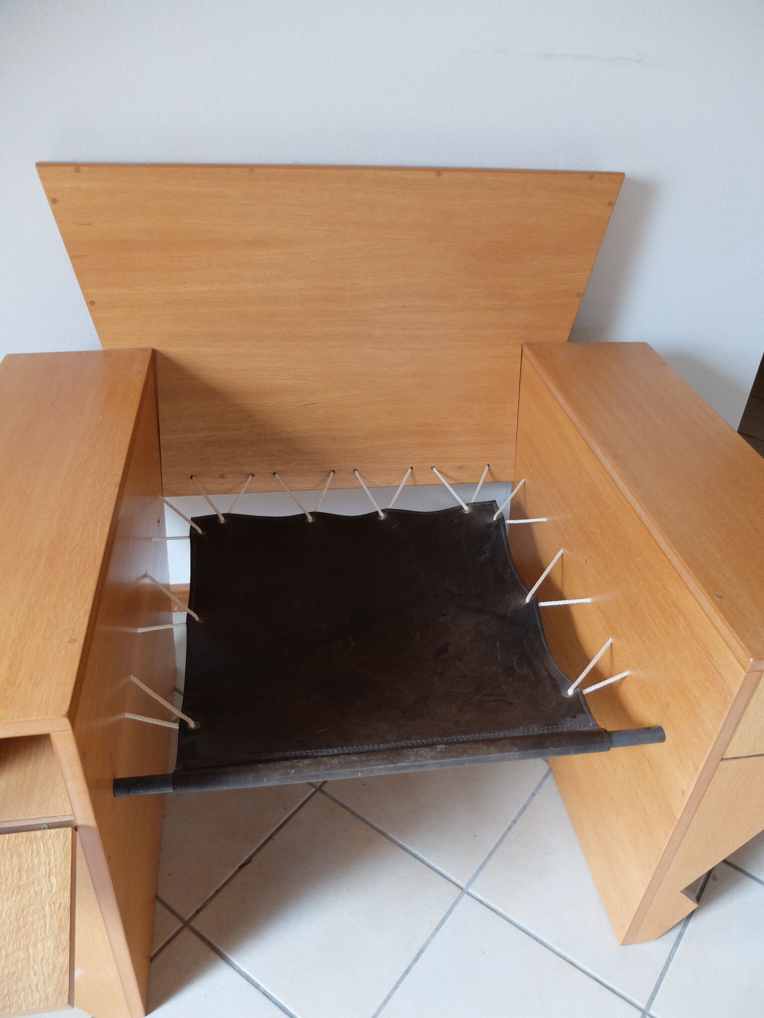 Chair 1980 in wood and leather sting SADDLER