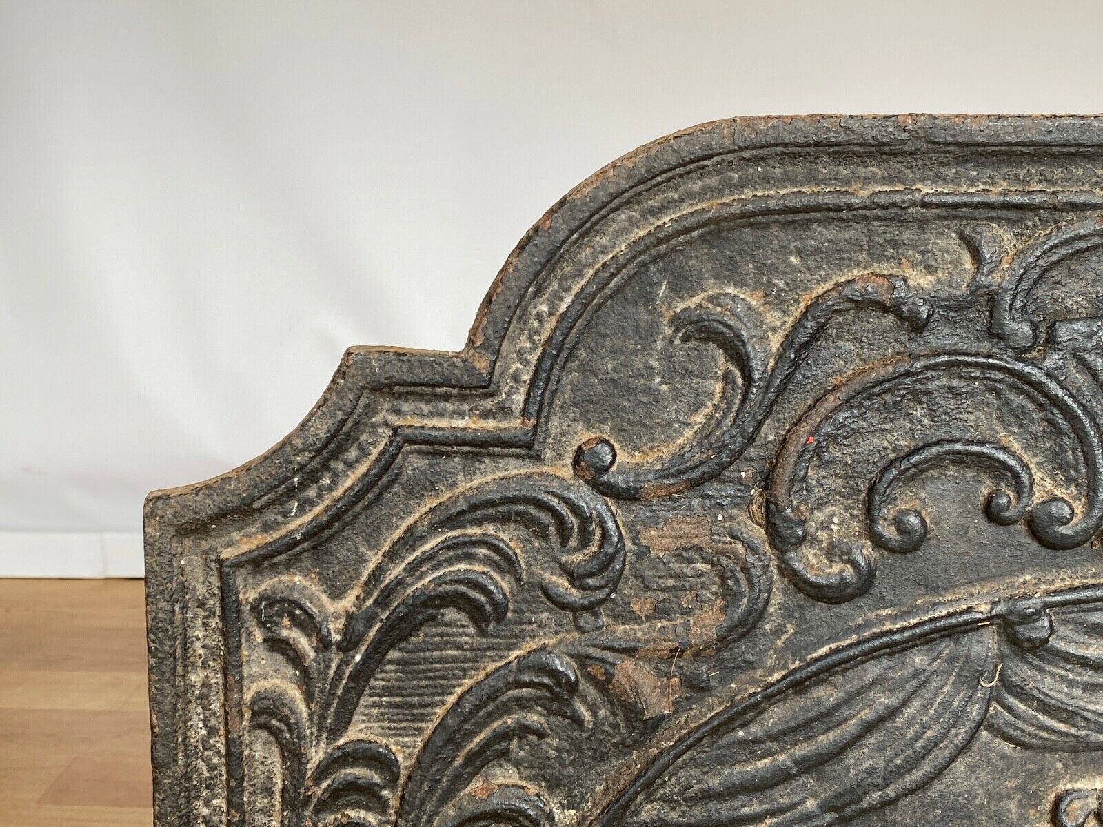Plaque cheminée en fonte XVIII ème a decor de personnages arabesque