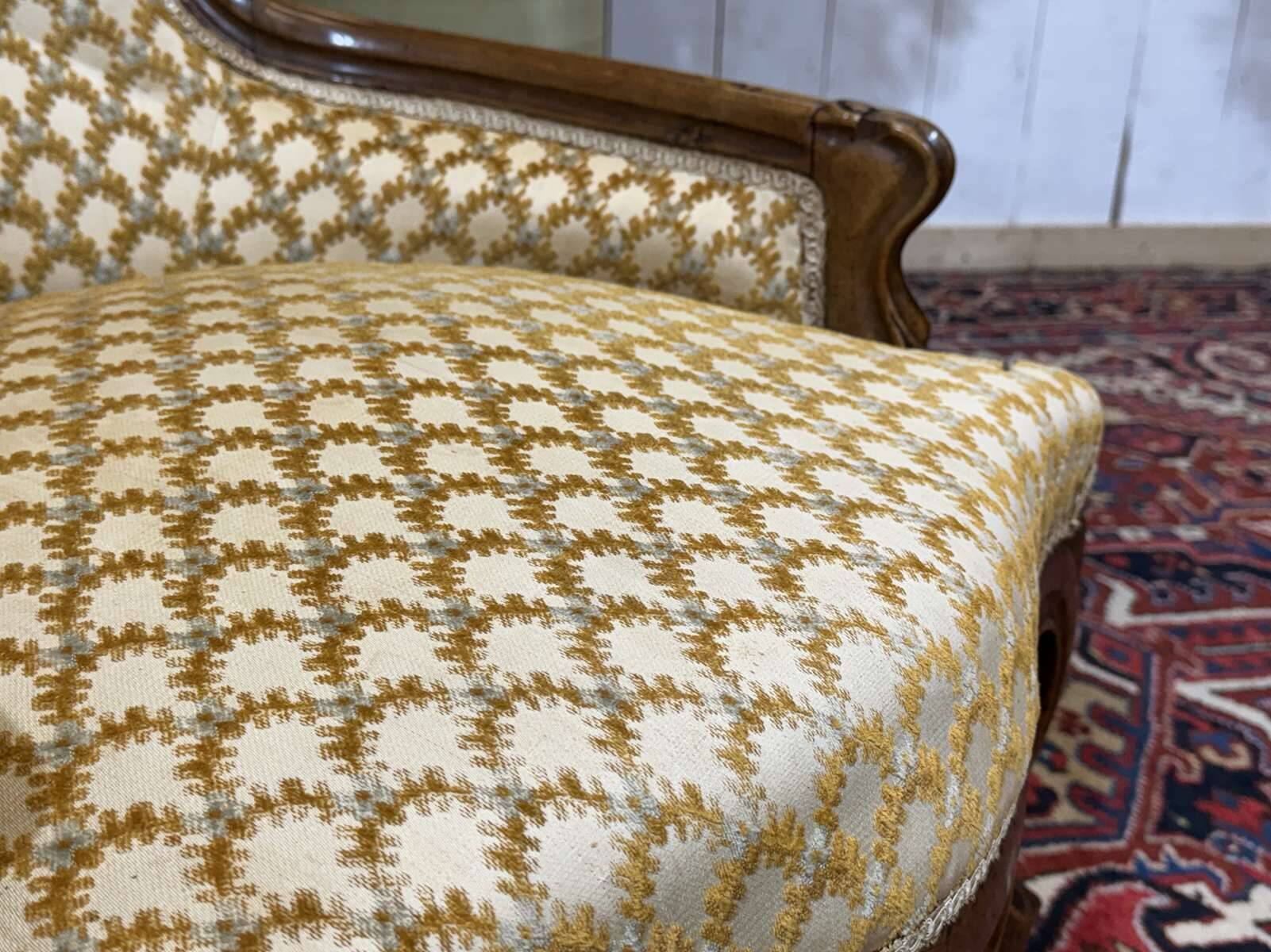 Napoleon III armchair from the 19th century in walnut.