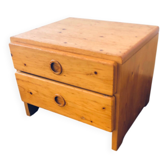Bedside table assigned to Charlotte Perriand for Les Arcs, in pine, circa 1960.
