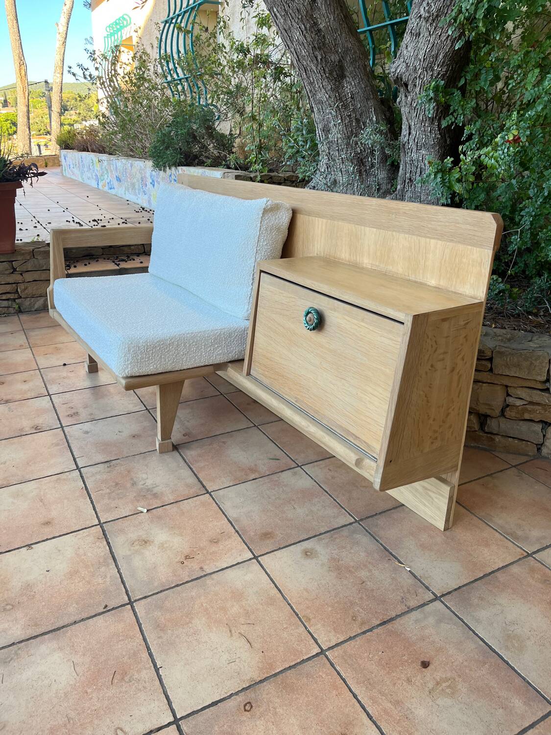 Bench in the spirit of Guillerme and Chambron