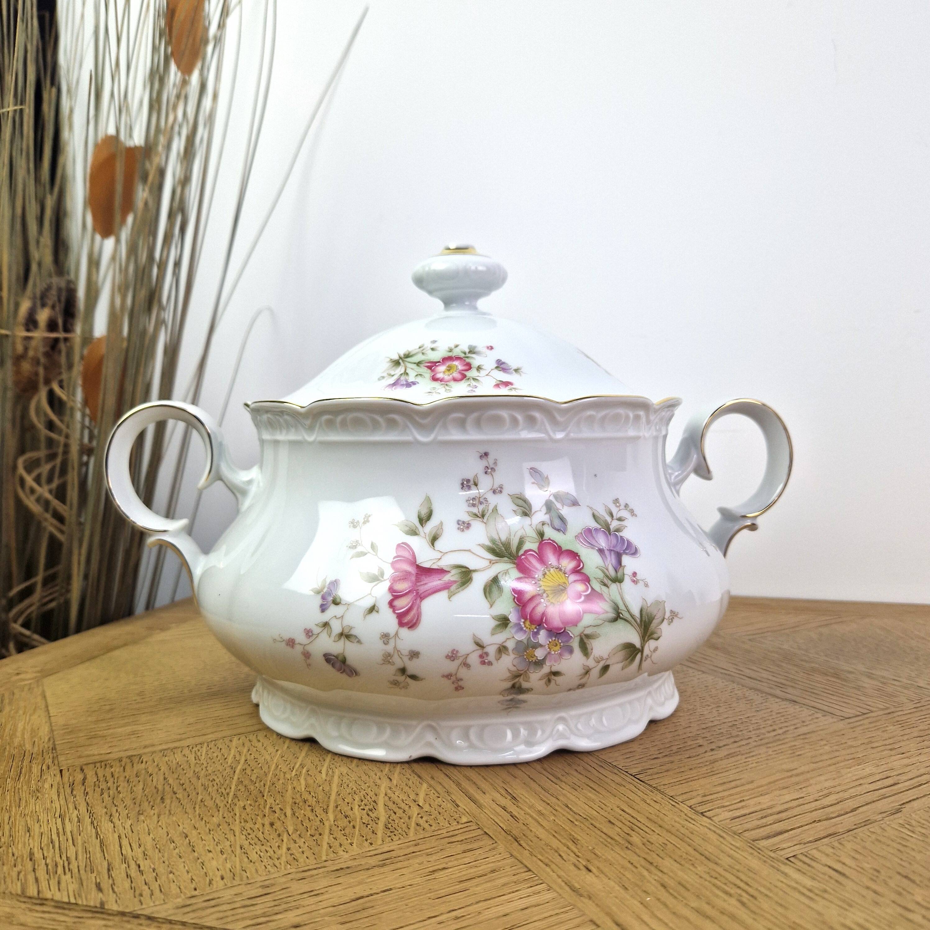 Vintage Mitterteich Bavaria soup tureen in porcelain with floral decoration.