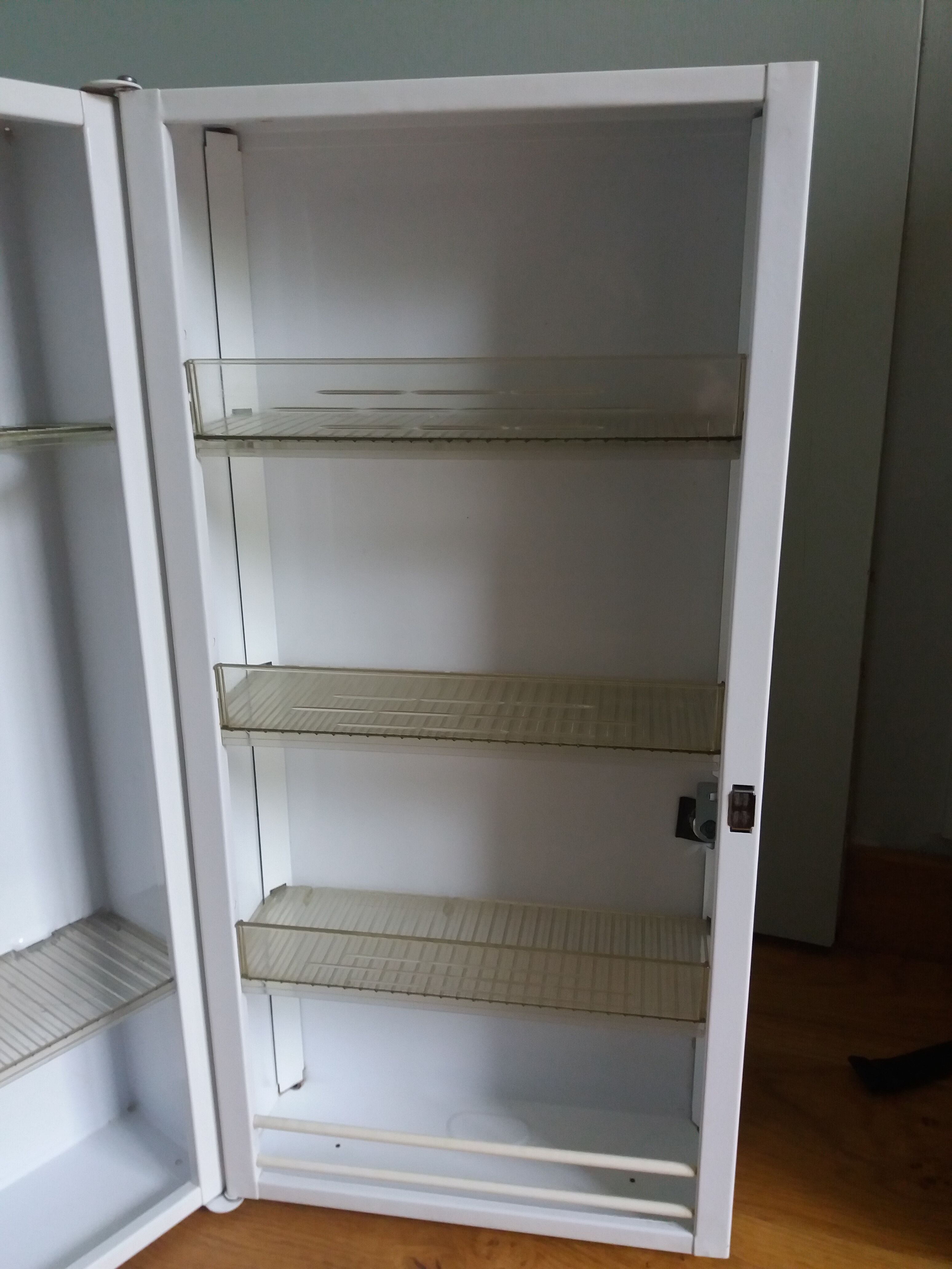 Rossignol medicine cabinet in lacquered metal