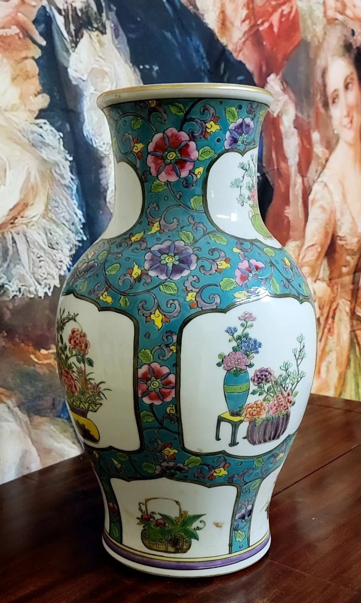 Porcelain vase with floral decoration – Asian style - 20th century