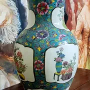 Porcelain vase with floral decoration – Asian style - 20th century