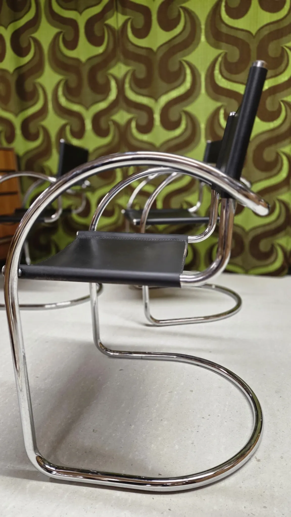 Set of 4 Bauhaus leather armchairs in chrome metal 1970/1980