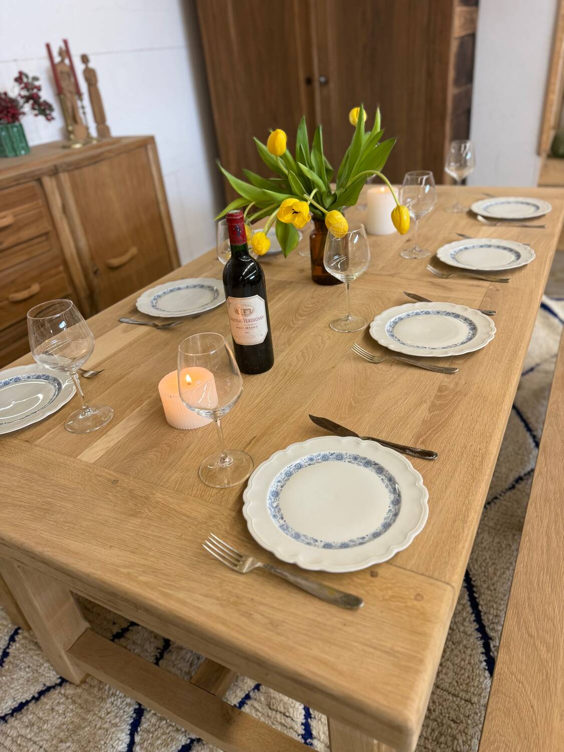 Solid oak extendable farmhouse table with 2 drawers.