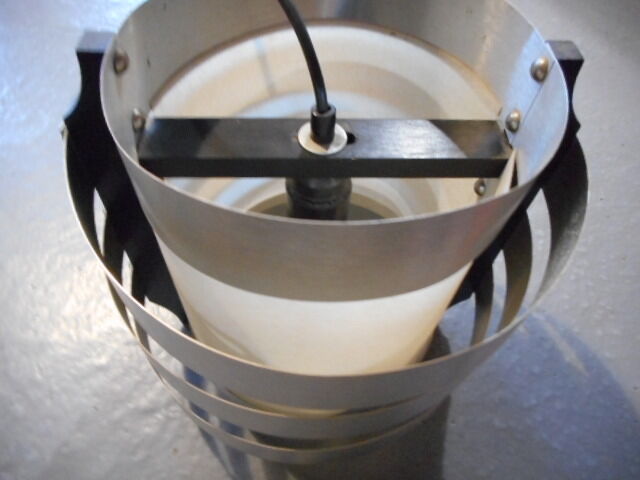 Suspension stainless steel blades and wood