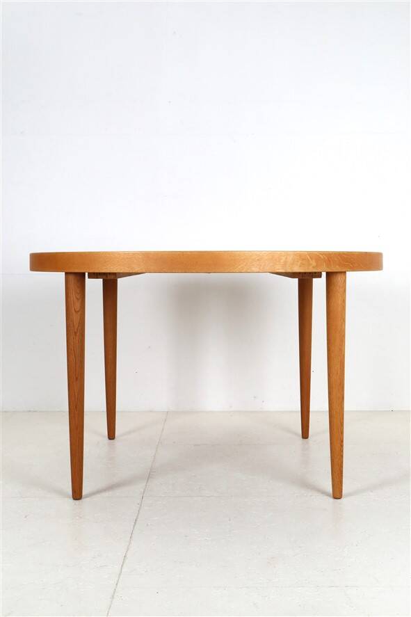 Table à manger ronde restaurée par Villy Schou Andersen / chêne / design danois moderne des années 1960 / 1970