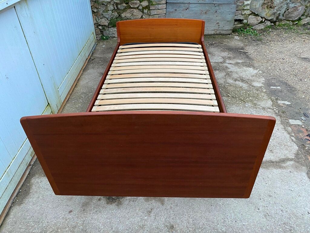 Single bed in Scandinavian NF teak 60s