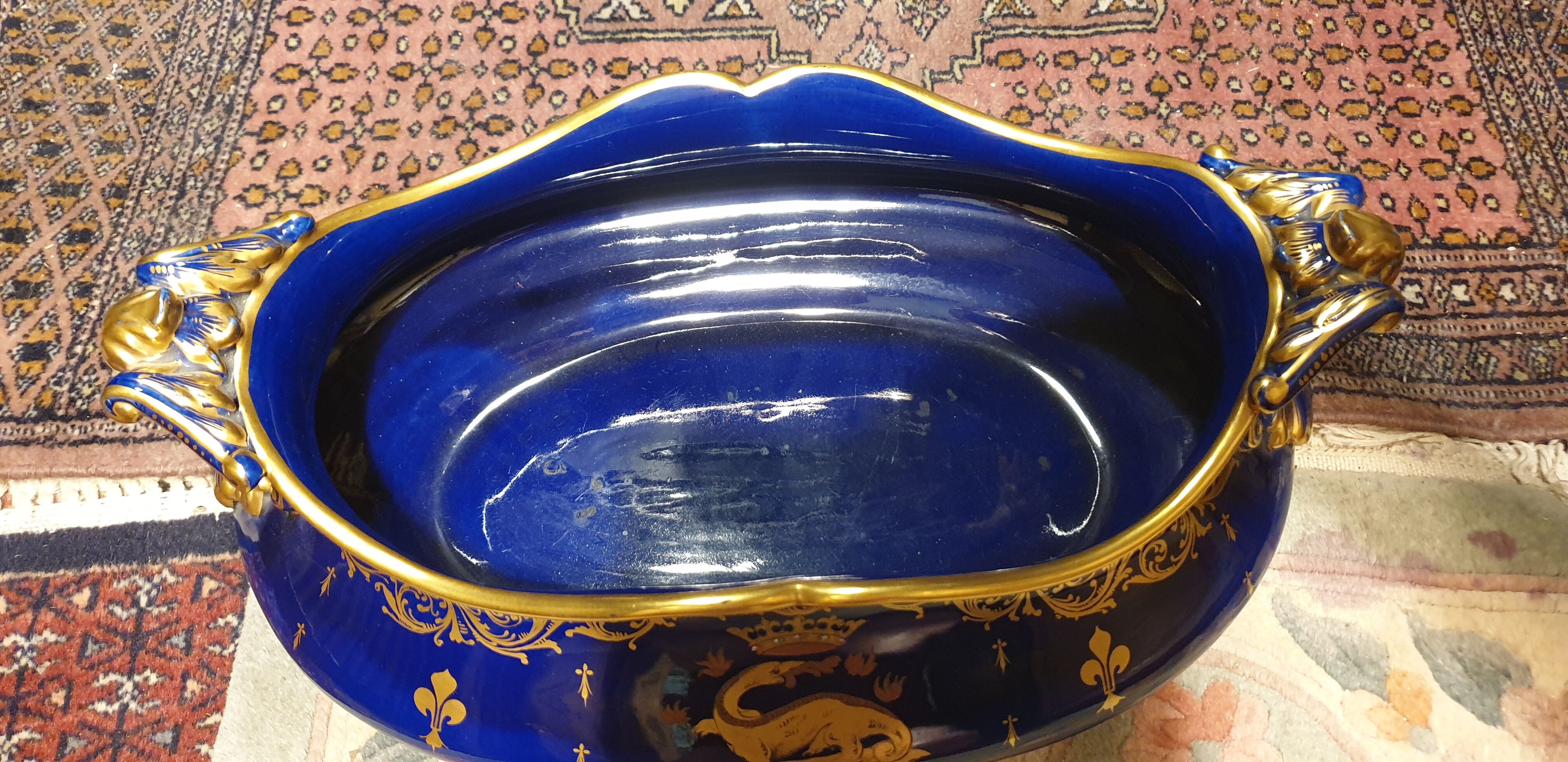 Gardener in blue porcelain of Tours, signed Herbinière.  Nineteenth century.