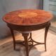 Round pedestal table in veneer wood