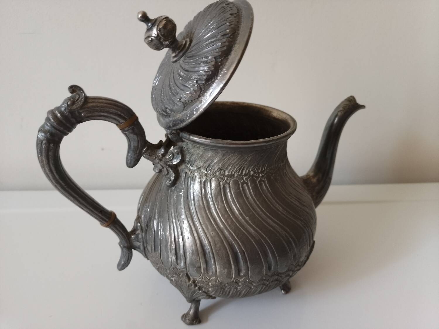 Sheffield teapot, silver, 19th century.