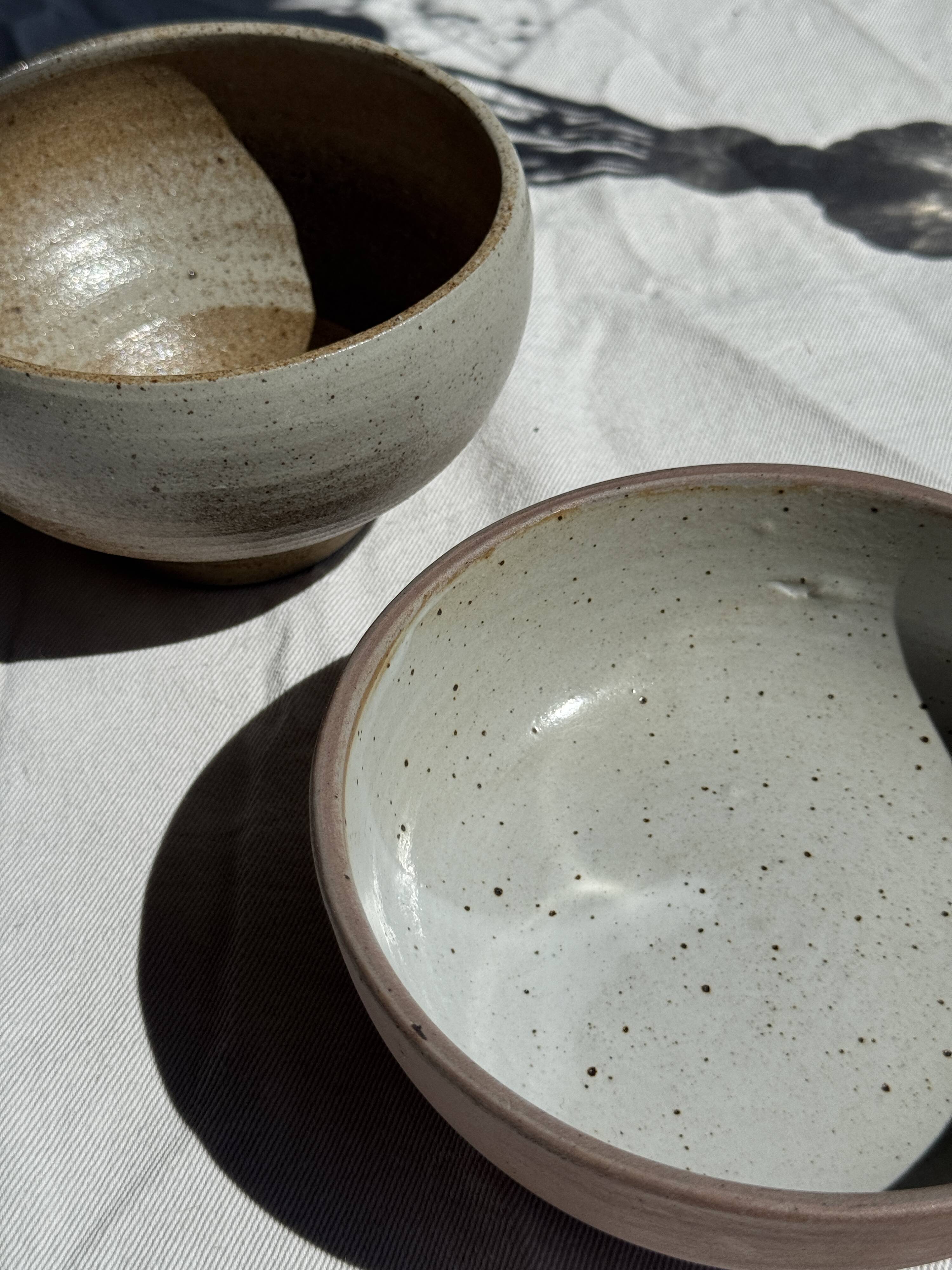 A small speckled grey stoneware bowl D13.5 H8