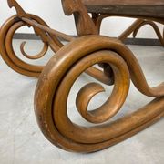 Daybed in curved wood no. 2 by Thonet
