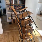 Chaises anciennes avec accoudoirs, bois et métal