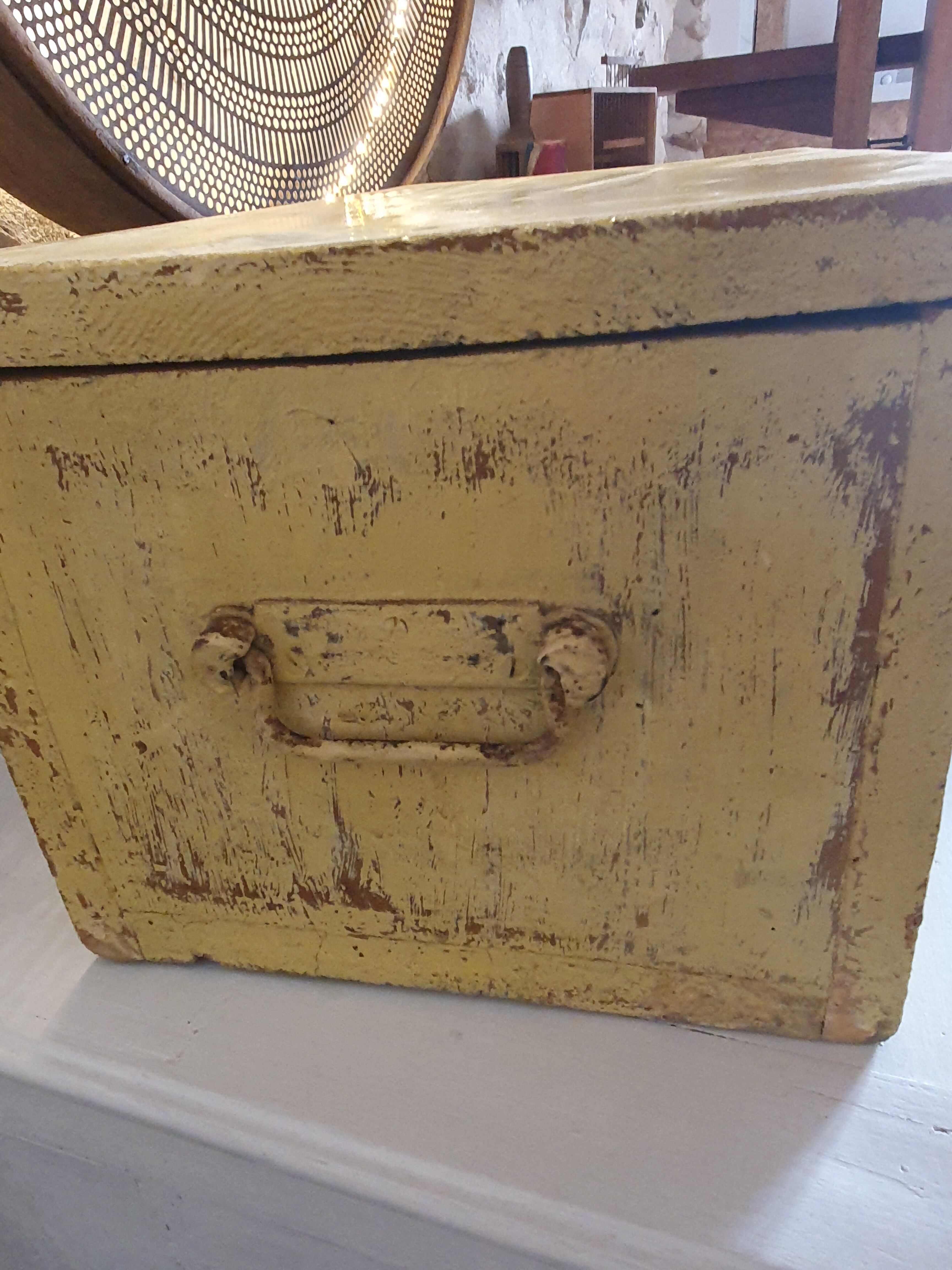 Vintage transport crate