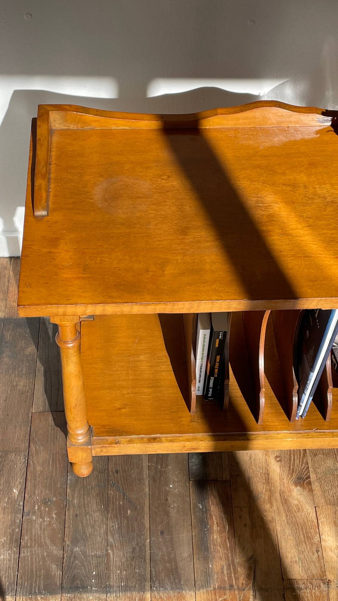Meuble bas electrophone vintage