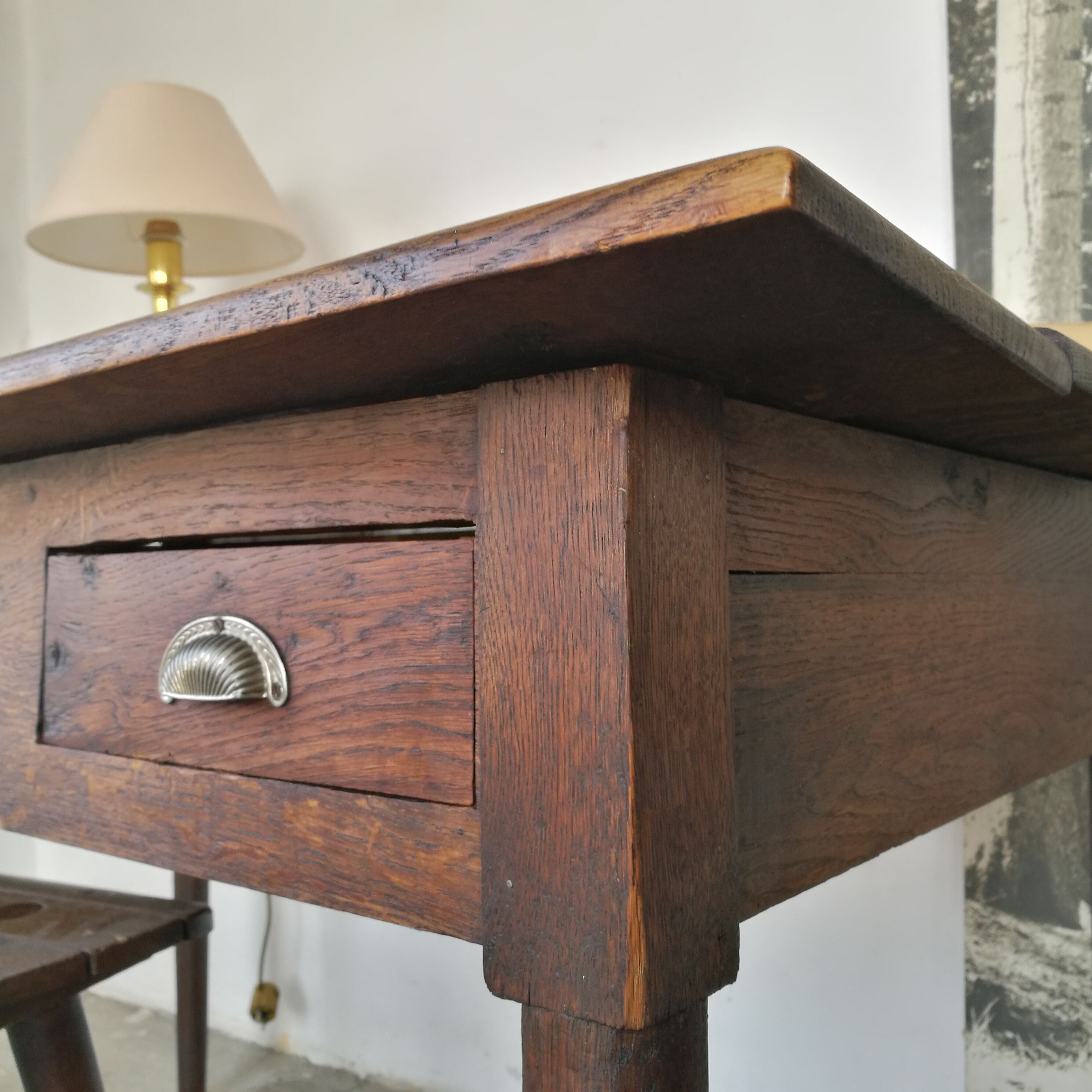 Oak desk, 2 drawers.