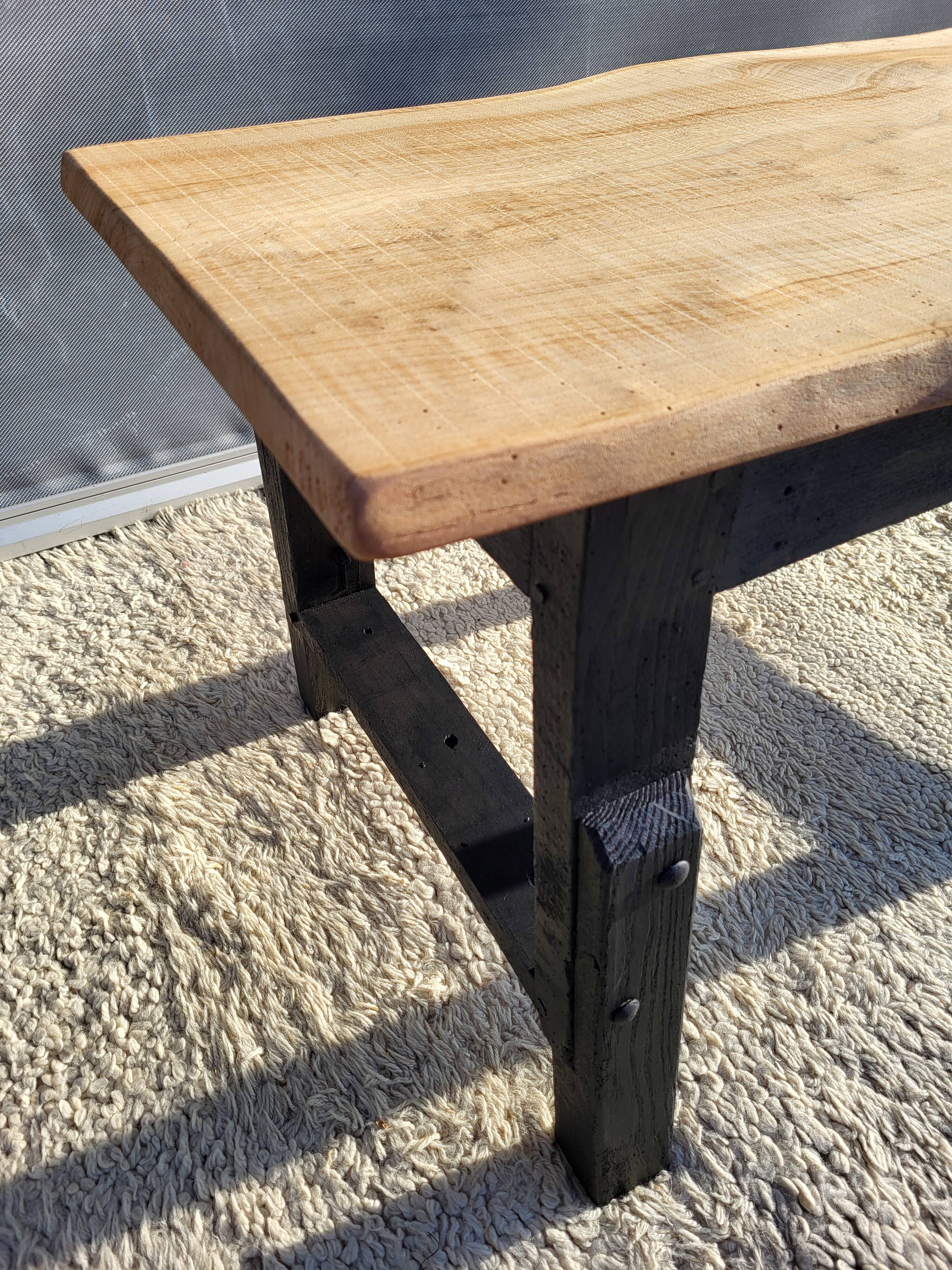 Bicolour coffee table in solid oak with 19th-century legs • Unique piece "Raw"