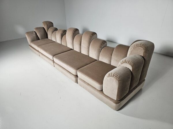 Canapé sectionnelromadaire de Hans Hopfer en velours de mohair beige, Roche Bobois