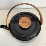 Black enamel kettle