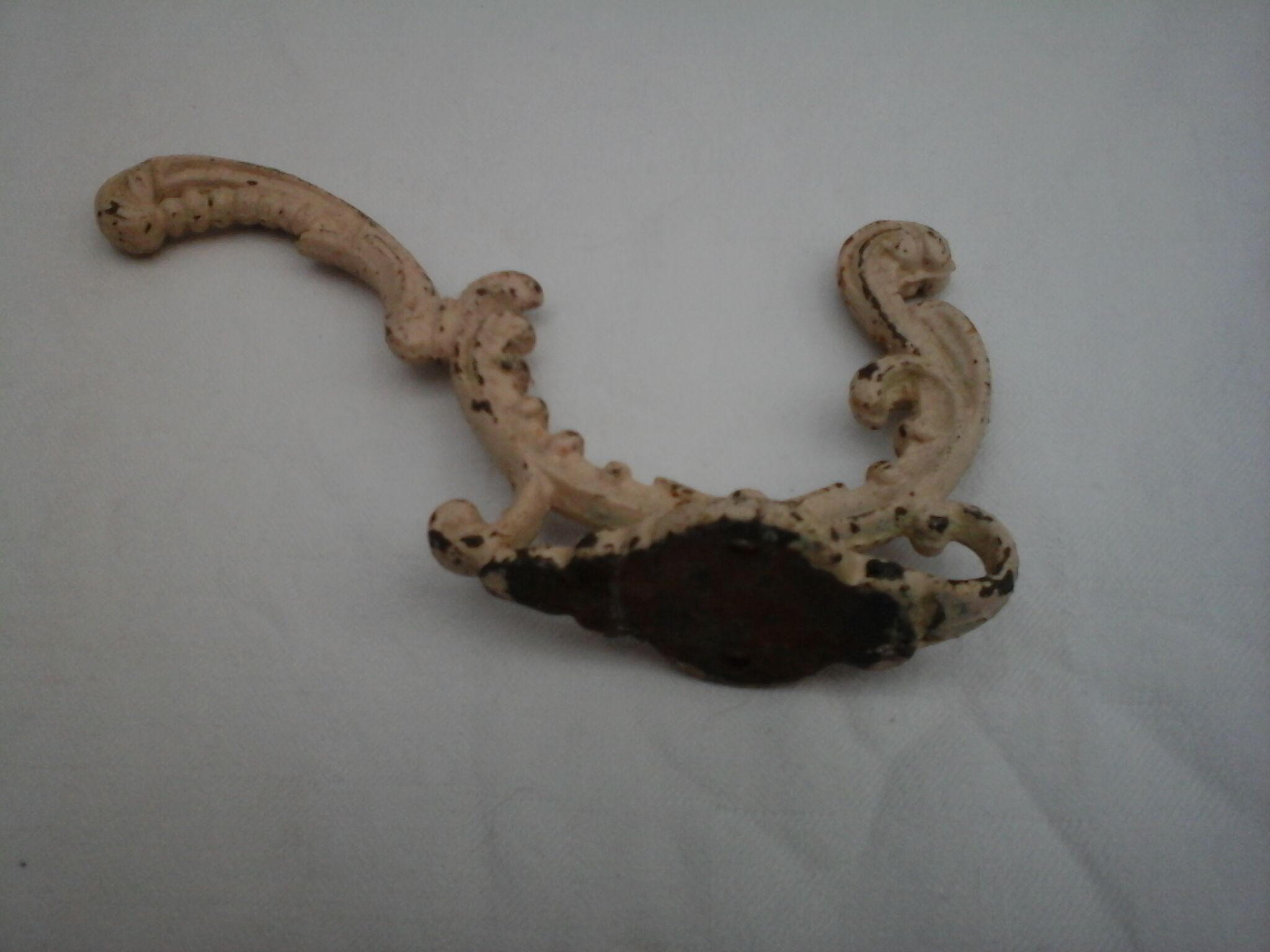 Chiseled cast iron patère