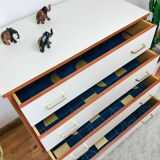 White and wooden chest of drawers