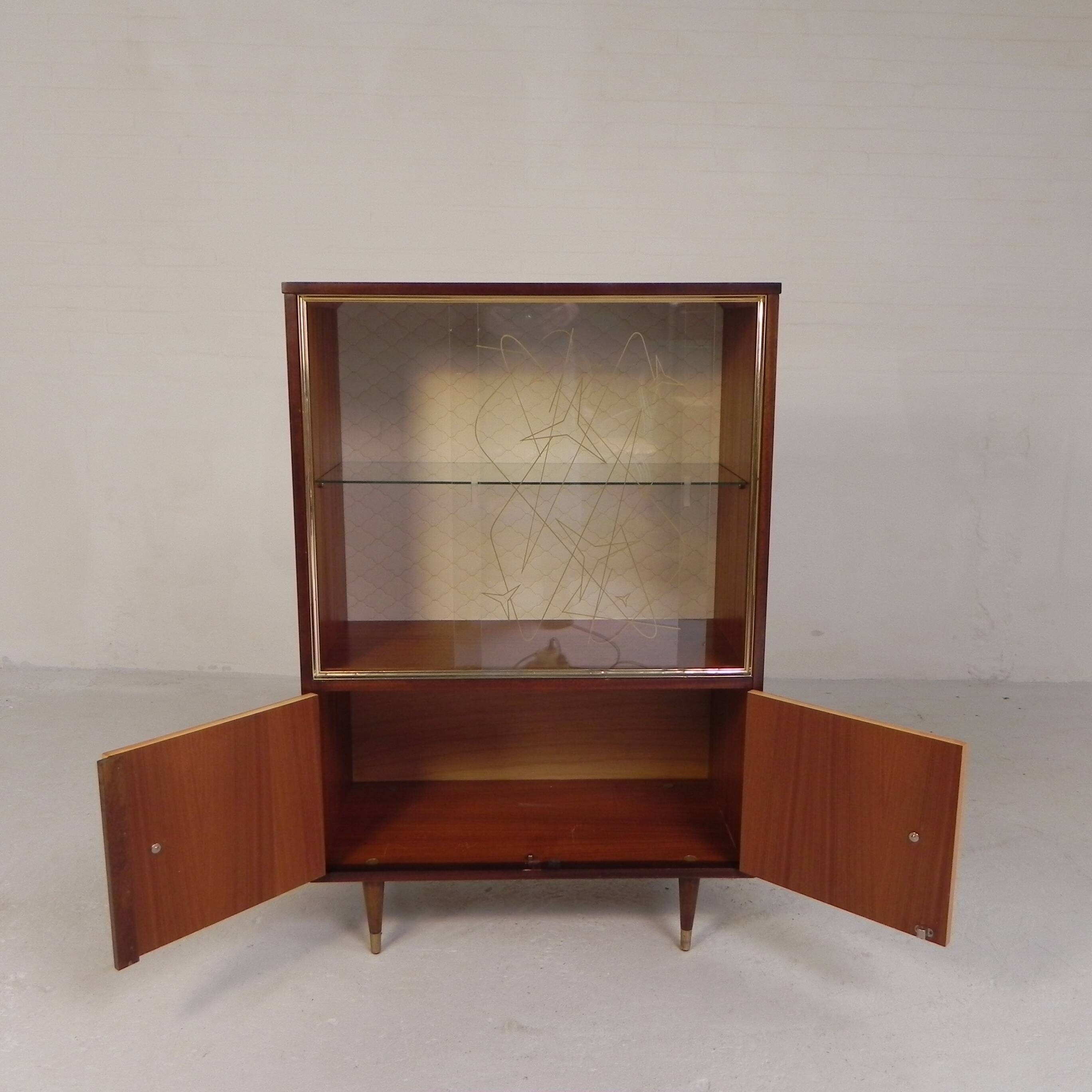 Vitrine Space Age avec portes coulissantes en verre, Belgique, années 1960