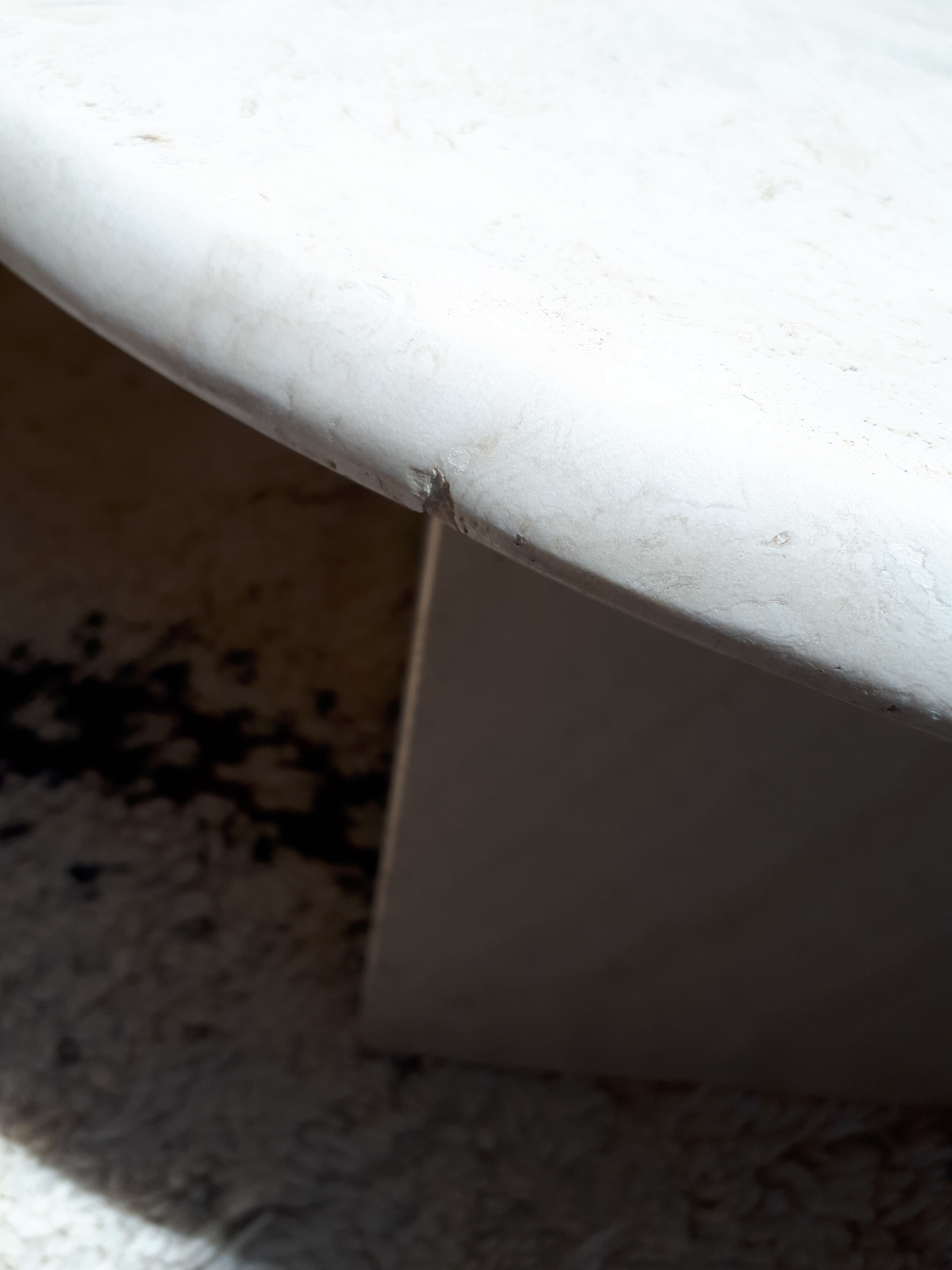 Tables gigognes en travertin Roche Bobois