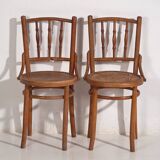 Anciennes chaises Thonet avec assise gravée (c.1920). Ensemble de 2 pièces