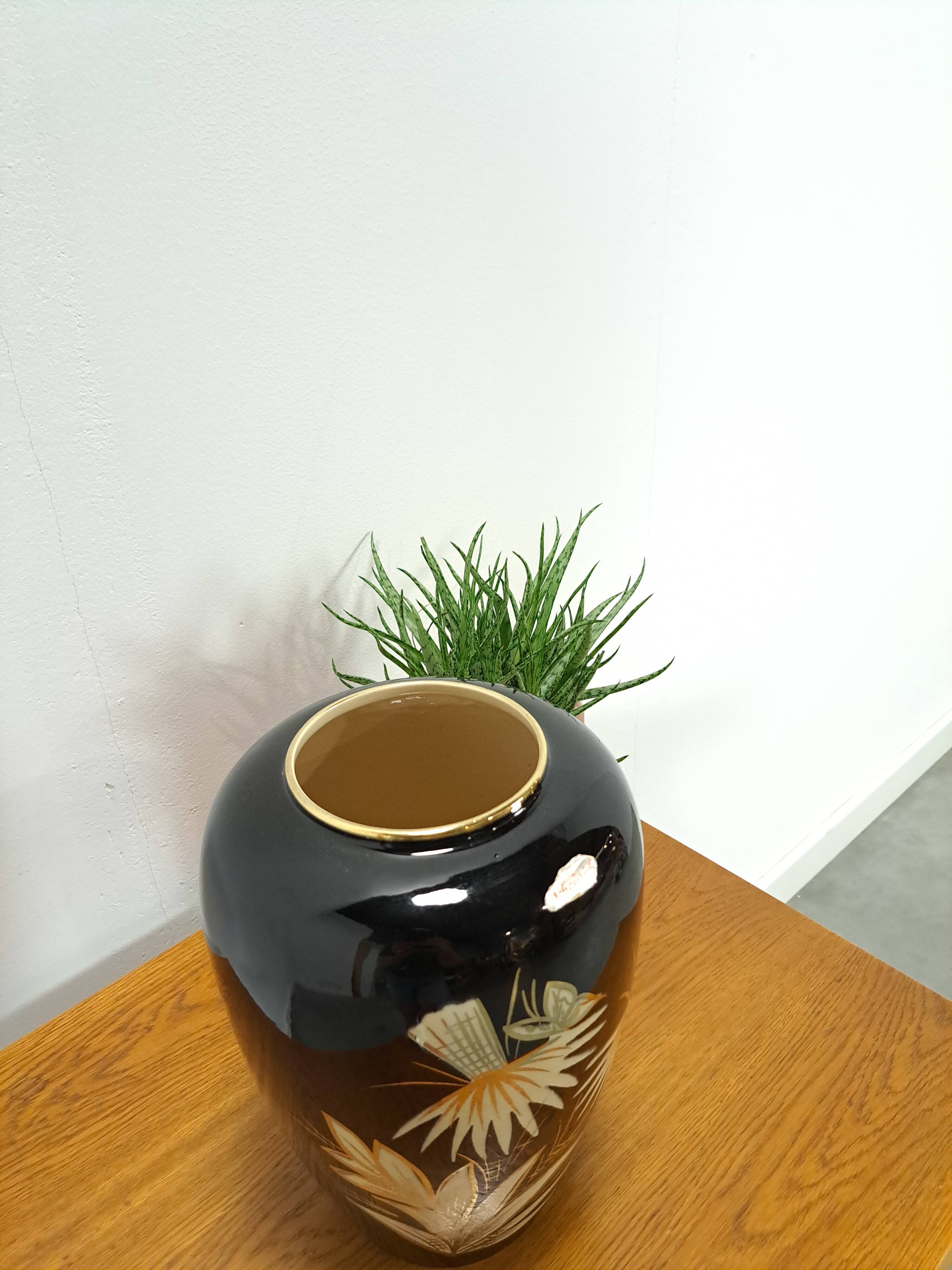 Porseleinen  vintage zwarte vaas Foreign, Scheurich, met gouden details en graan