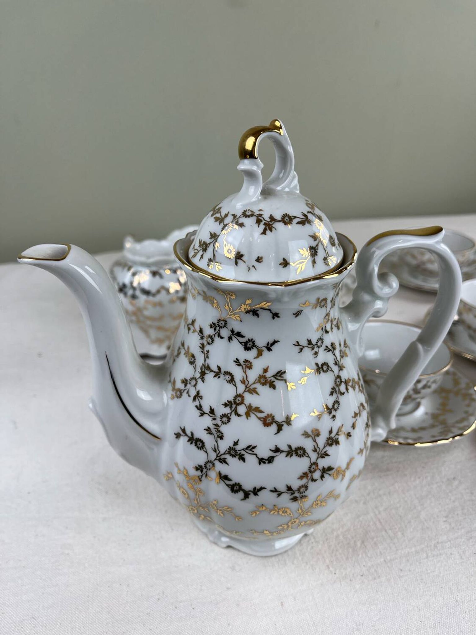 Antique coffee service in fine gilded porcelain – for 6 people – Vintage