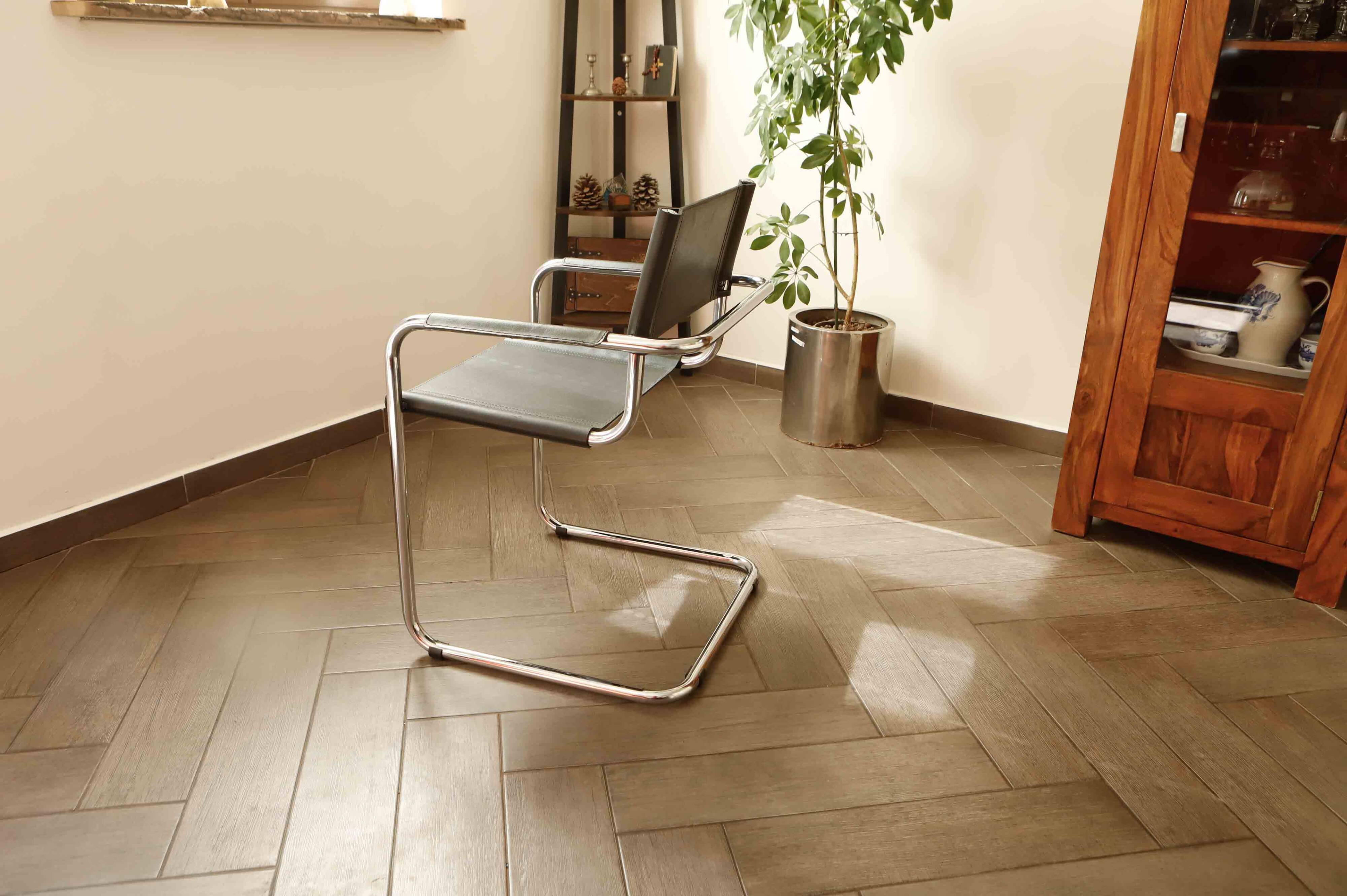 Mart Stam Style Cantilever Chairs – S34 Inspired, Chrome Frame, Leather Uph