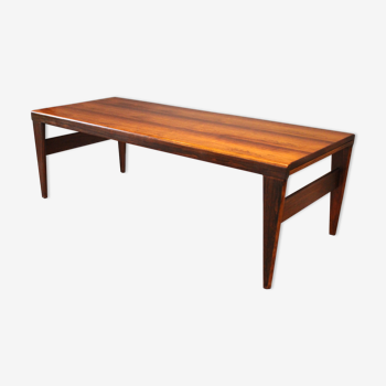Scandinavian vintage coffee table in rio rosewood with 2 extension cords hidden by Illum Wikkels