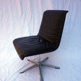 Chaise en cuir sur pied central