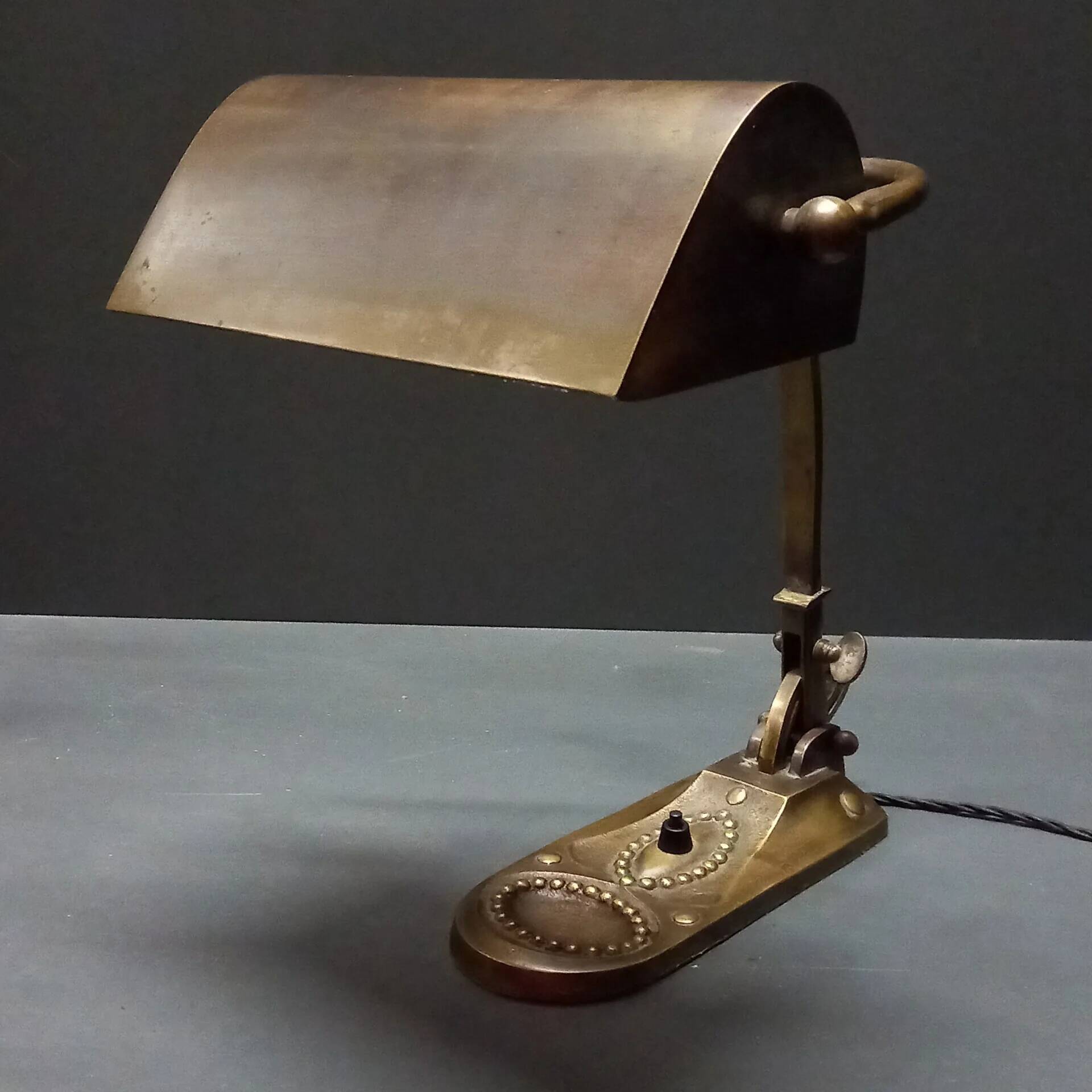Antique brass Art Deco notary lamp/banker lamp